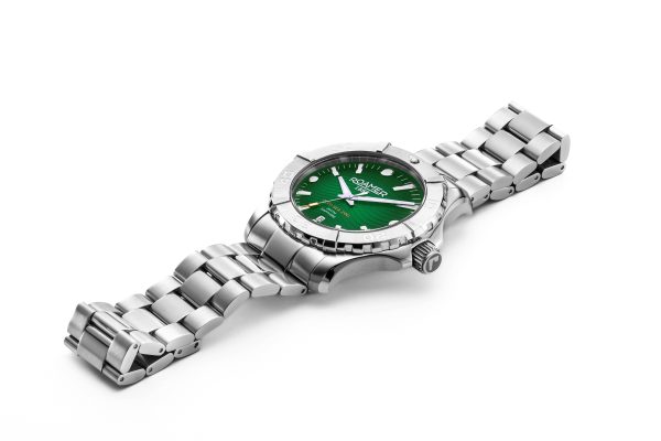 Deep Sea 200 43 mm Quartz Three-Hand Date Green Dial Silver Bracelet S
