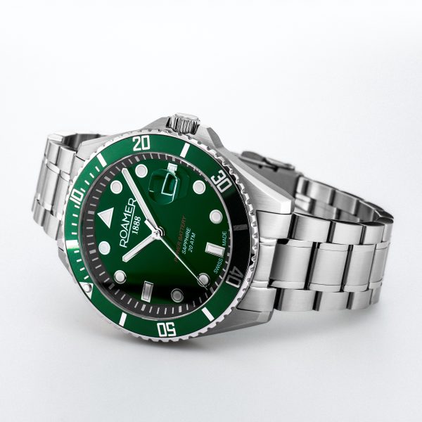 Pro Diver 200 43 mm Quartz Three-Hand Date Green Gradient Dial Silver