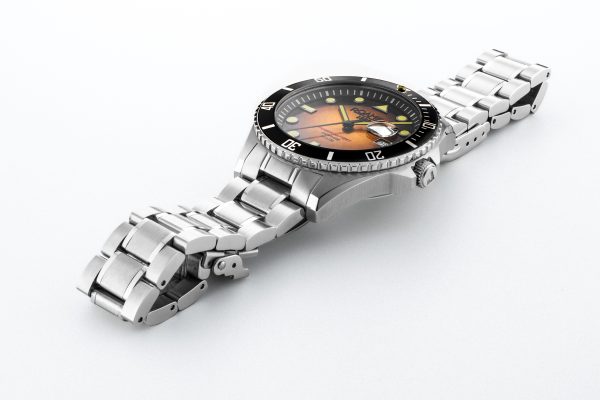 Pro Diver 200 43mm Quartz Three-Hand Date Yellow Gradient Dial Silver