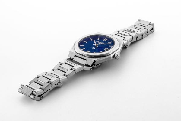 R8 Ladies 32.5mm Quartz Two-Hand Date Blue Sunray Dial Silver Bracelet